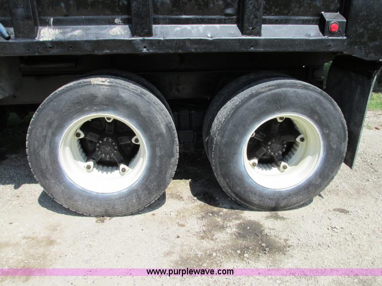 image for item R9420 1991 International 4900 dump truck