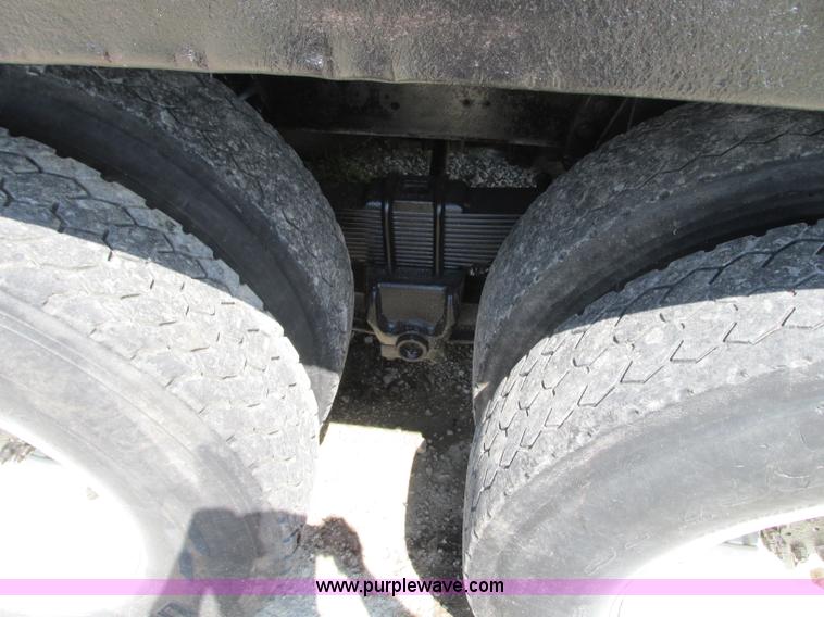 image for item R9420 1991 International 4900 dump truck