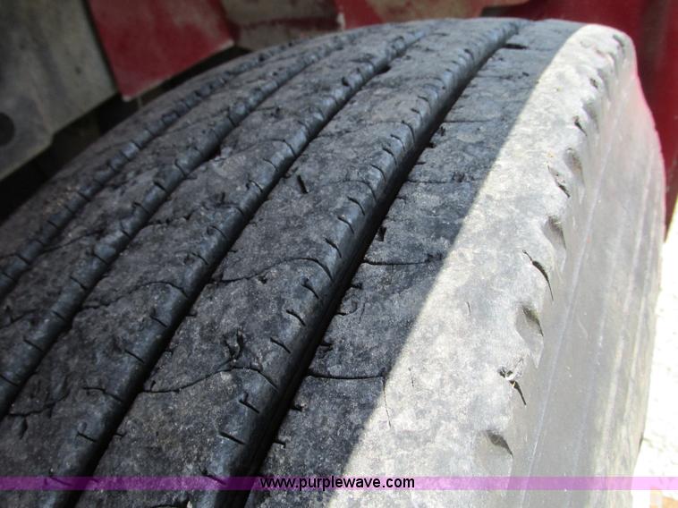 image for item R9420 1991 International 4900 dump truck