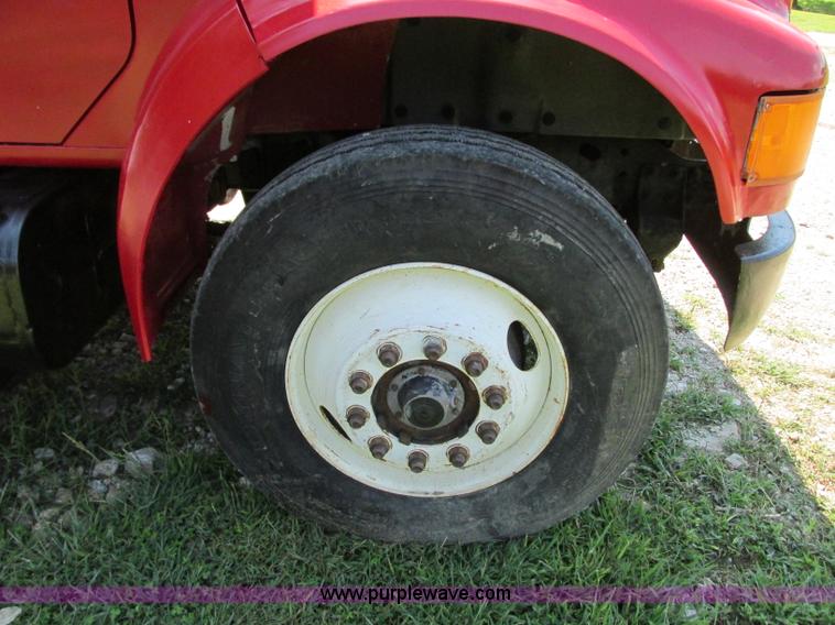 image for item R9420 1991 International 4900 dump truck