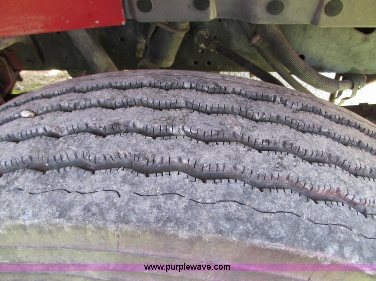 image for item R9420 1991 International 4900 dump truck