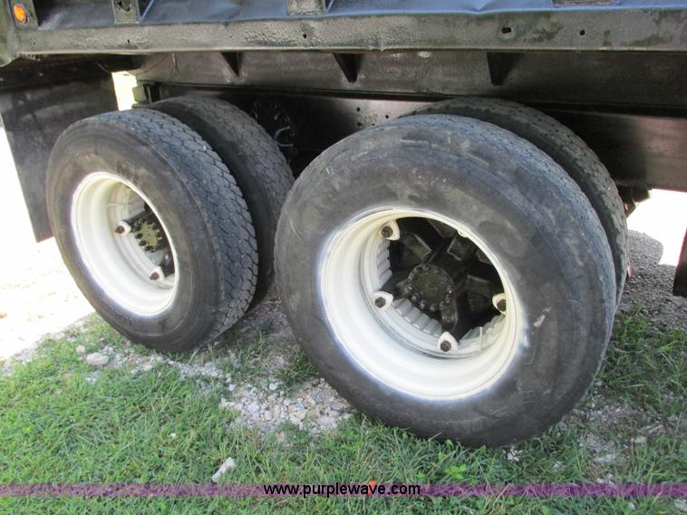 image for item R9420 1991 International 4900 dump truck