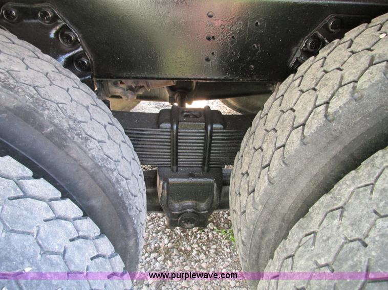 image for item R9420 1991 International 4900 dump truck