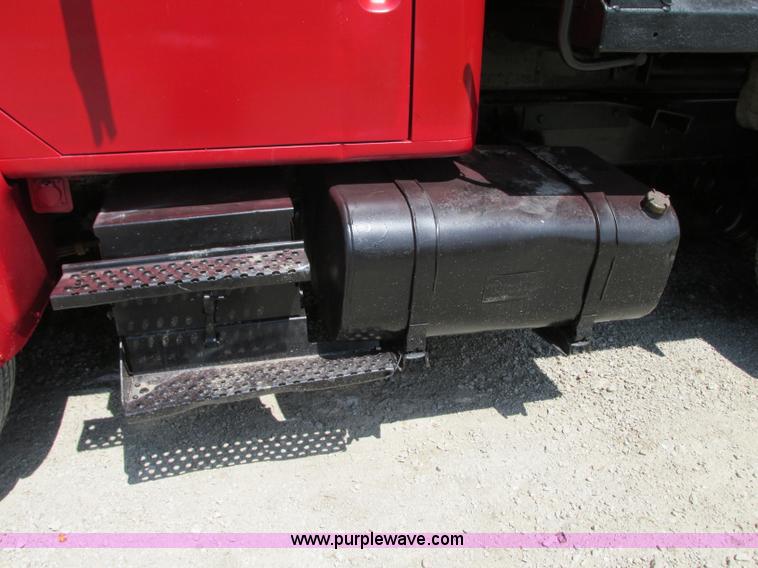 image for item R9420 1991 International 4900 dump truck