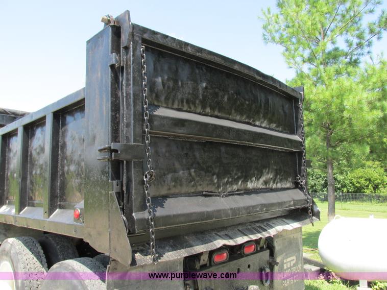 image for item R9420 1991 International 4900 dump truck
