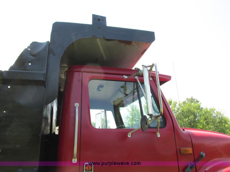 image for item R9420 1991 International 4900 dump truck