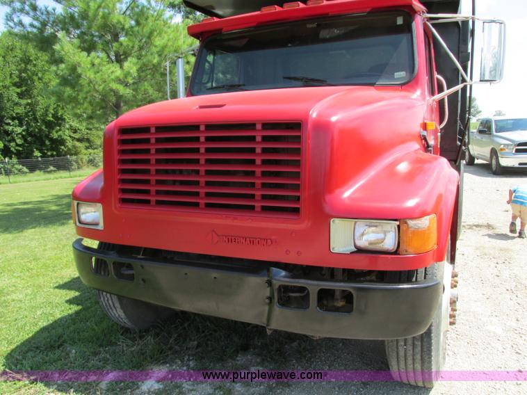 image for item R9420 1991 International 4900 dump truck