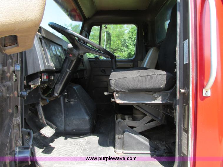 image for item R9420 1991 International 4900 dump truck