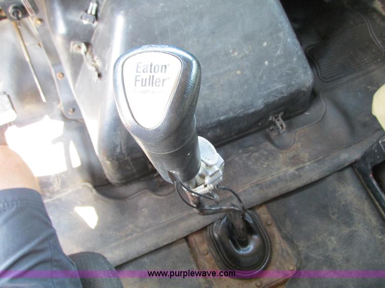 image for item R9420 1991 International 4900 dump truck