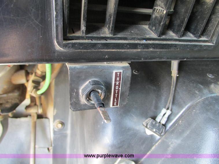 image for item R9420 1991 International 4900 dump truck