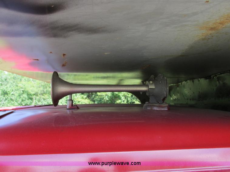 image for item R9420 1991 International 4900 dump truck