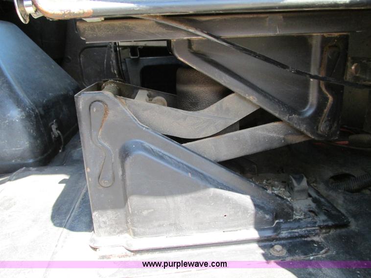 image for item R9420 1991 International 4900 dump truck