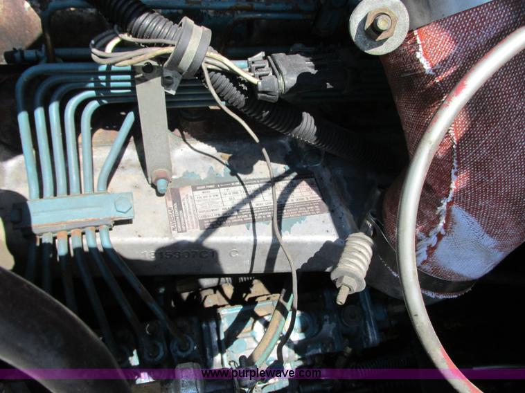 image for item R9420 1991 International 4900 dump truck