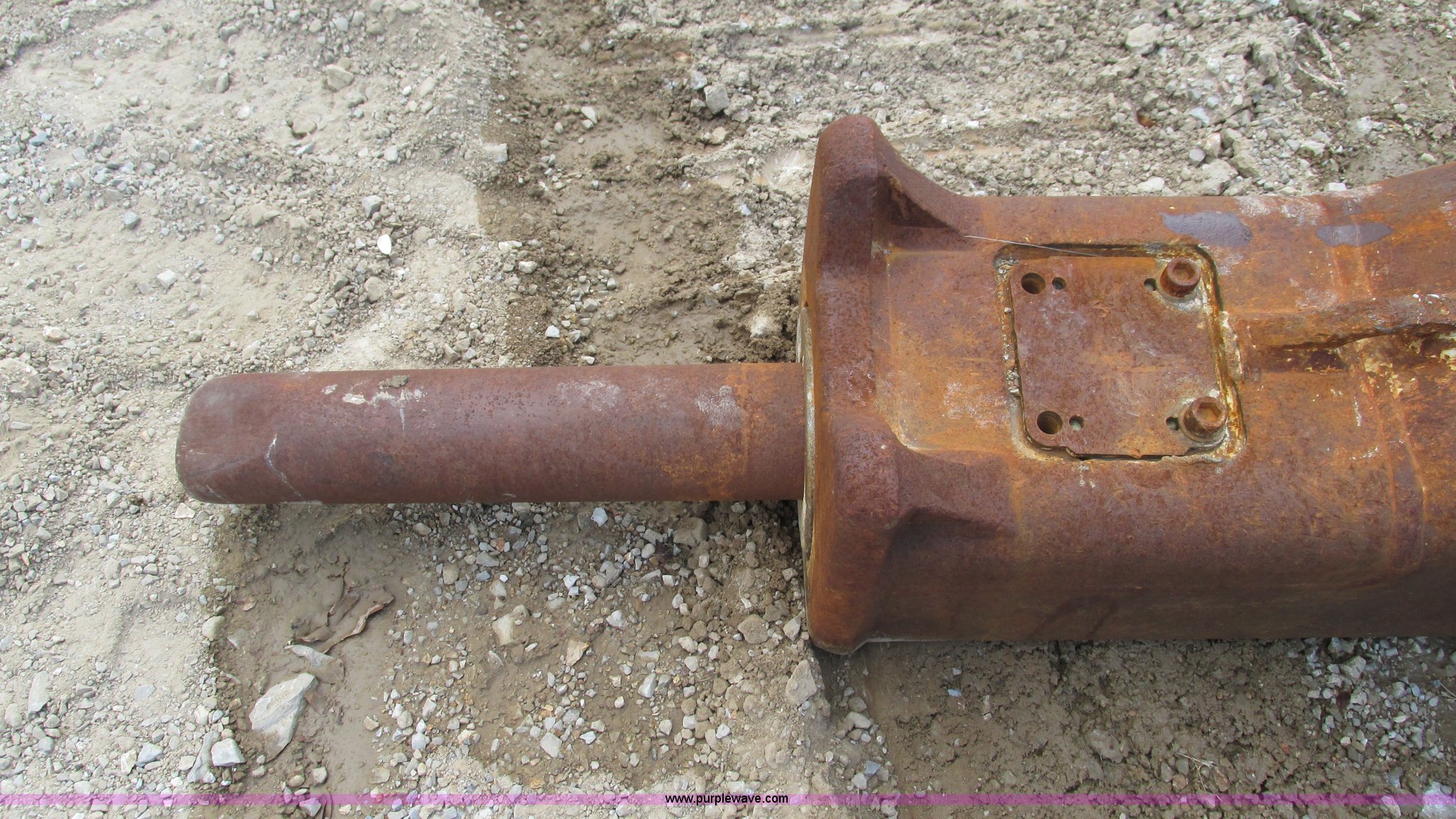 Kent excavator hammer in Branson, MO Item AY9808 sold Purple Wave