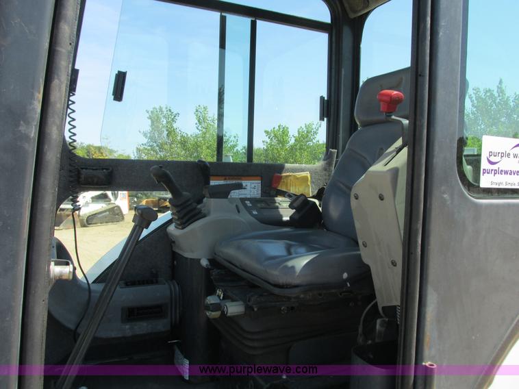 image for item K6528 2005 Bobcat 341G compact excavator