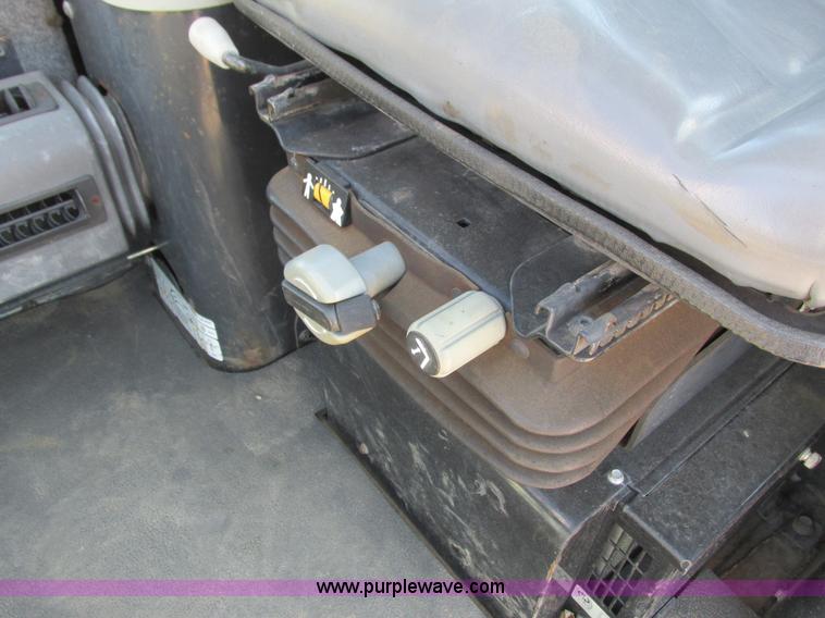 image for item K6528 2005 Bobcat 341G compact excavator