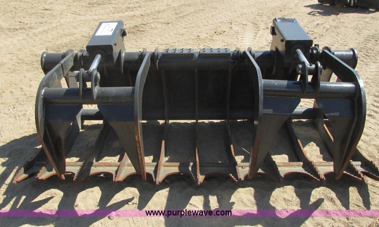 image for item K6555 2013 Bobcat GRPL82Root grapple bucket