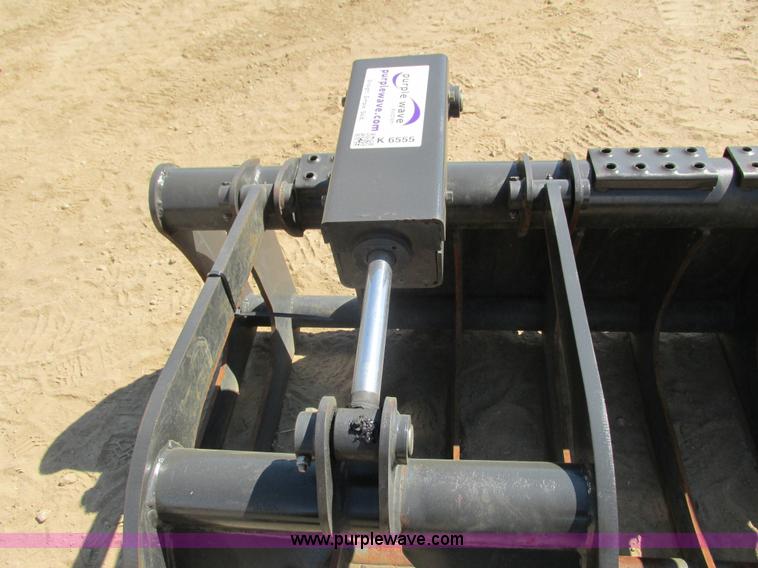image for item K6555 2013 Bobcat GRPL82Root grapple bucket