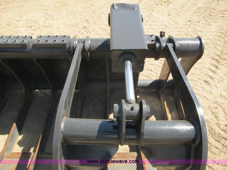 image for item K6555 2013 Bobcat GRPL82Root grapple bucket