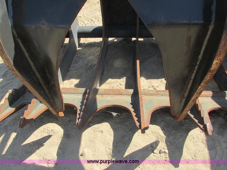 image for item K6555 2013 Bobcat GRPL82Root grapple bucket