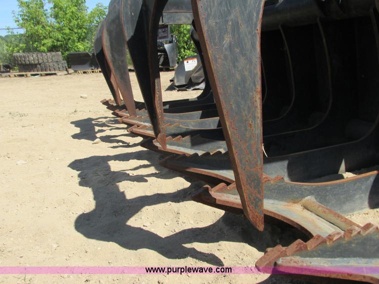 image for item K6555 2013 Bobcat GRPL82Root grapple bucket