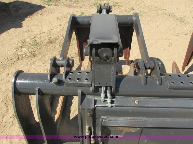 image for item K6555 2013 Bobcat GRPL82Root grapple bucket