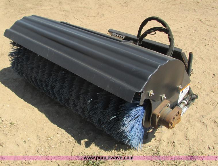 image for item K6560 2009 Bobcat 68 angle broom
