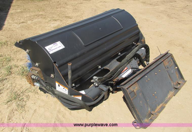 image for item K6560 2009 Bobcat 68 angle broom