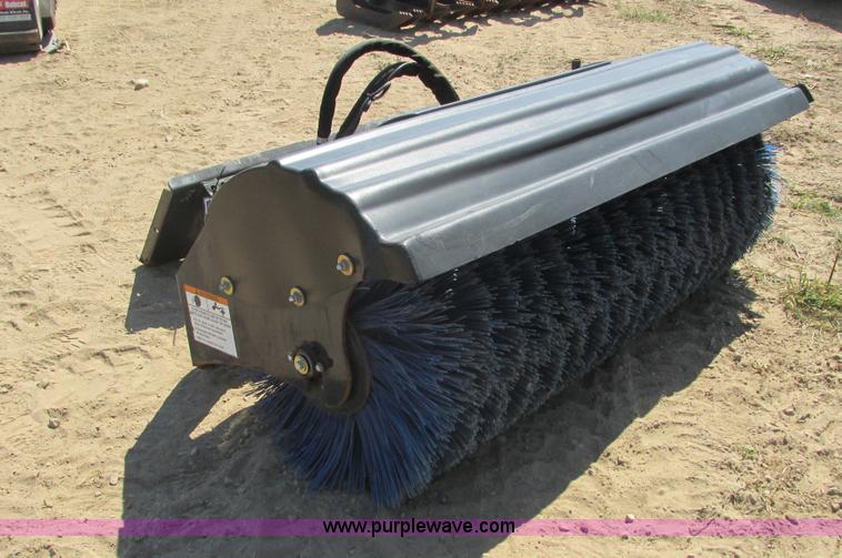 image for item K6560 2009 Bobcat 68 angle broom