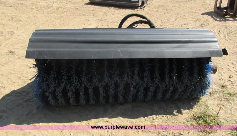 image for item K6560 2009 Bobcat 68 angle broom
