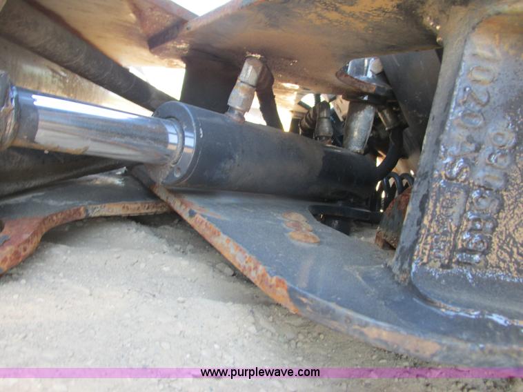 image for item K6560 2009 Bobcat 68 angle broom