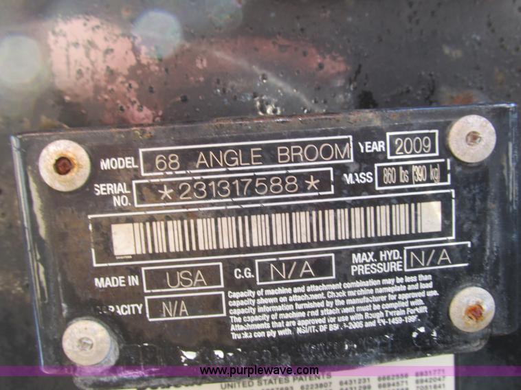 image for item K6560 2009 Bobcat 68 angle broom