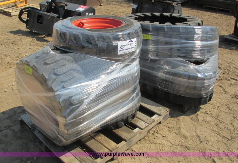 image for item K6567 Solideal rubber tracks