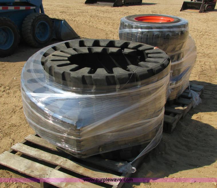 image for item K6567 Solideal rubber tracks