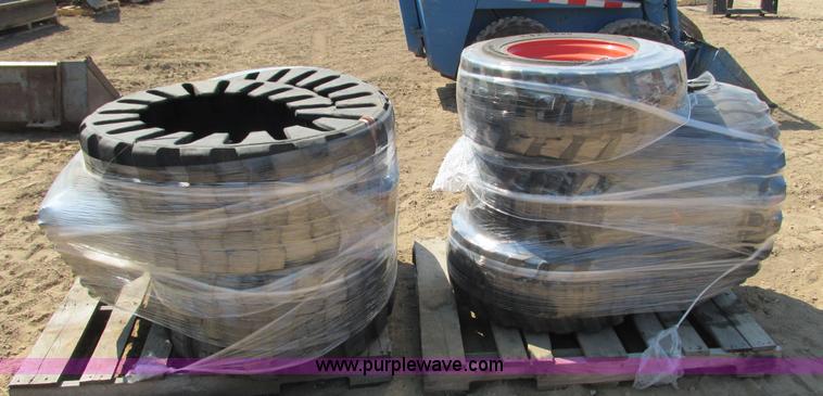 image for item K6567 Solideal rubber tracks