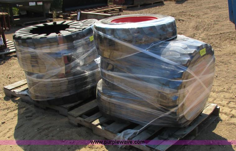 image for item K6567 Solideal rubber tracks