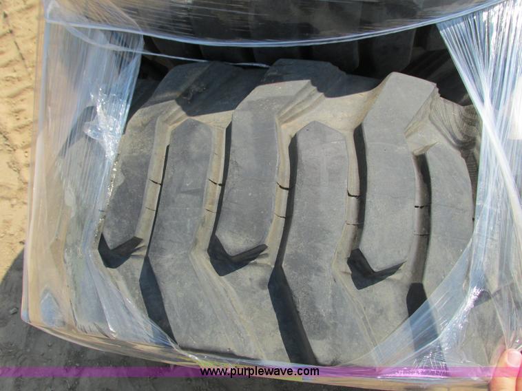 image for item K6567 Solideal rubber tracks