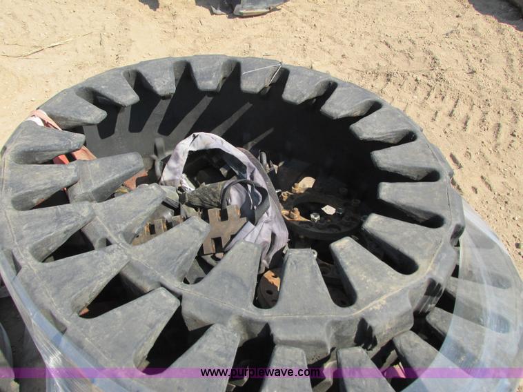 image for item K6567 Solideal rubber tracks