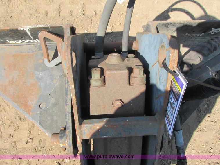 image for item K6573 Bobcat 2560 hydraulic breaker