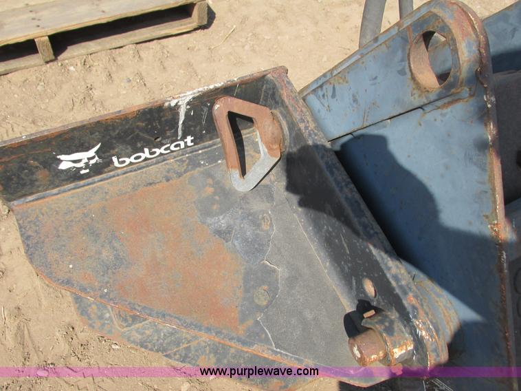 image for item K6573 Bobcat 2560 hydraulic breaker