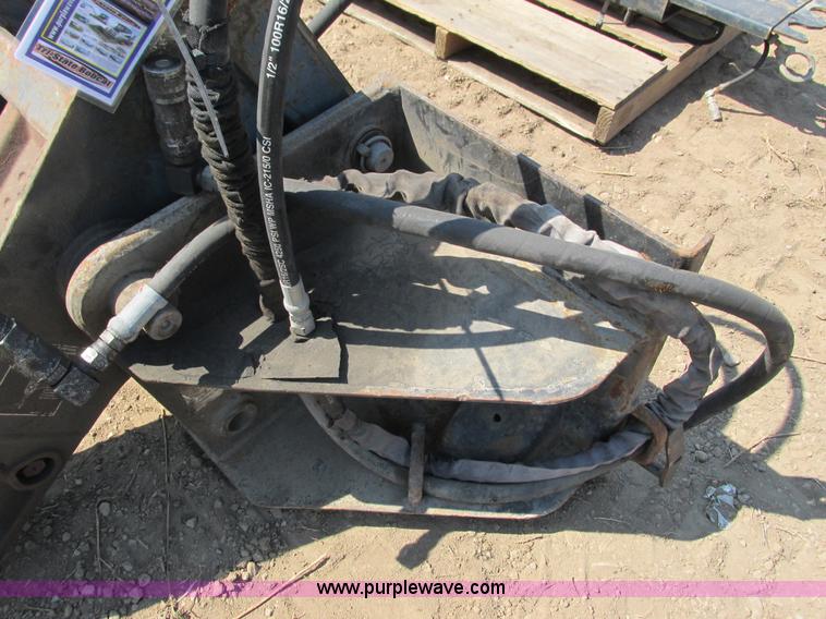 image for item K6573 Bobcat 2560 hydraulic breaker