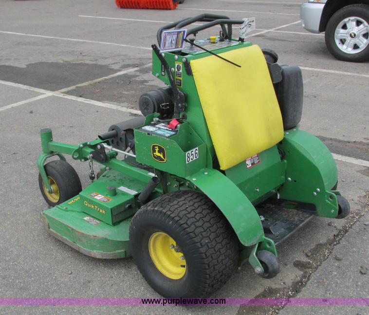 image for item K6582 2013 John Deere 652R Quik Trak lawn mower