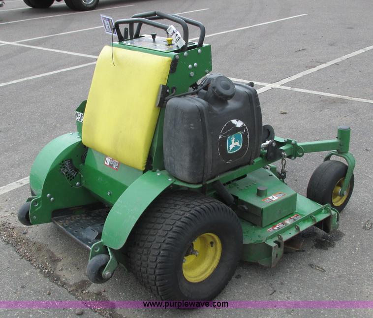 image for item K6582 2013 John Deere 652R Quik Trak lawn mower