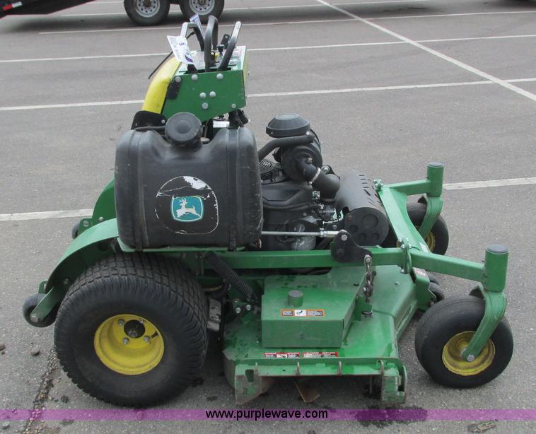 image for item K6582 2013 John Deere 652R Quik Trak lawn mower