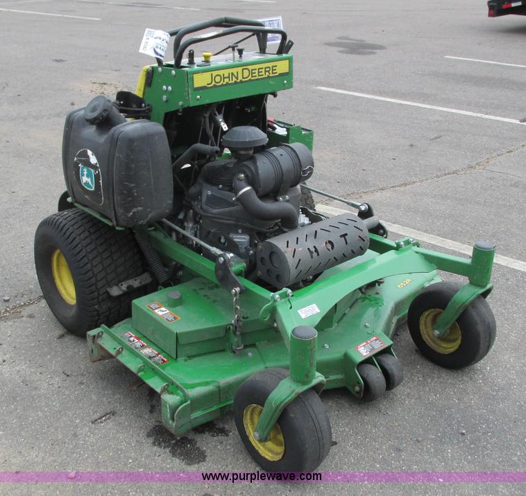 image for item K6582 2013 John Deere 652R Quik Trak lawn mower