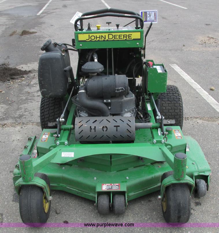 image for item K6582 2013 John Deere 652R Quik Trak lawn mower
