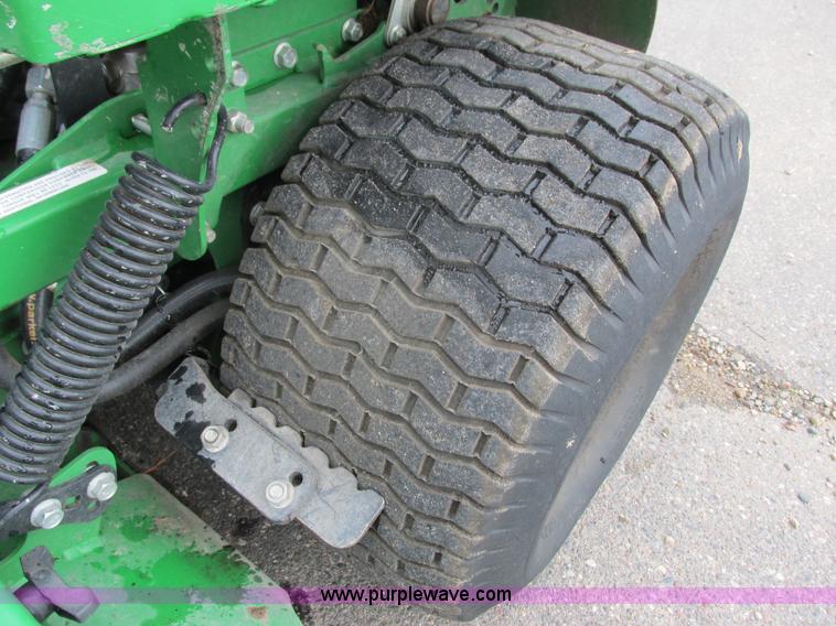 image for item K6582 2013 John Deere 652R Quik Trak lawn mower
