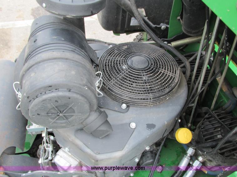 image for item K6582 2013 John Deere 652R Quik Trak lawn mower