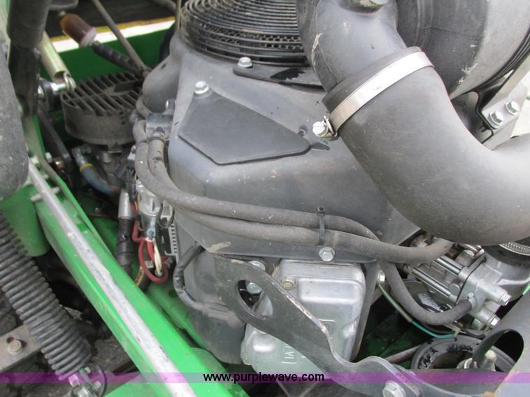 image for item K6582 2013 John Deere 652R Quik Trak lawn mower