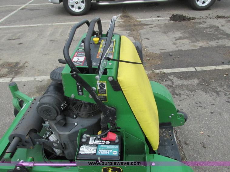 image for item K6582 2013 John Deere 652R Quik Trak lawn mower